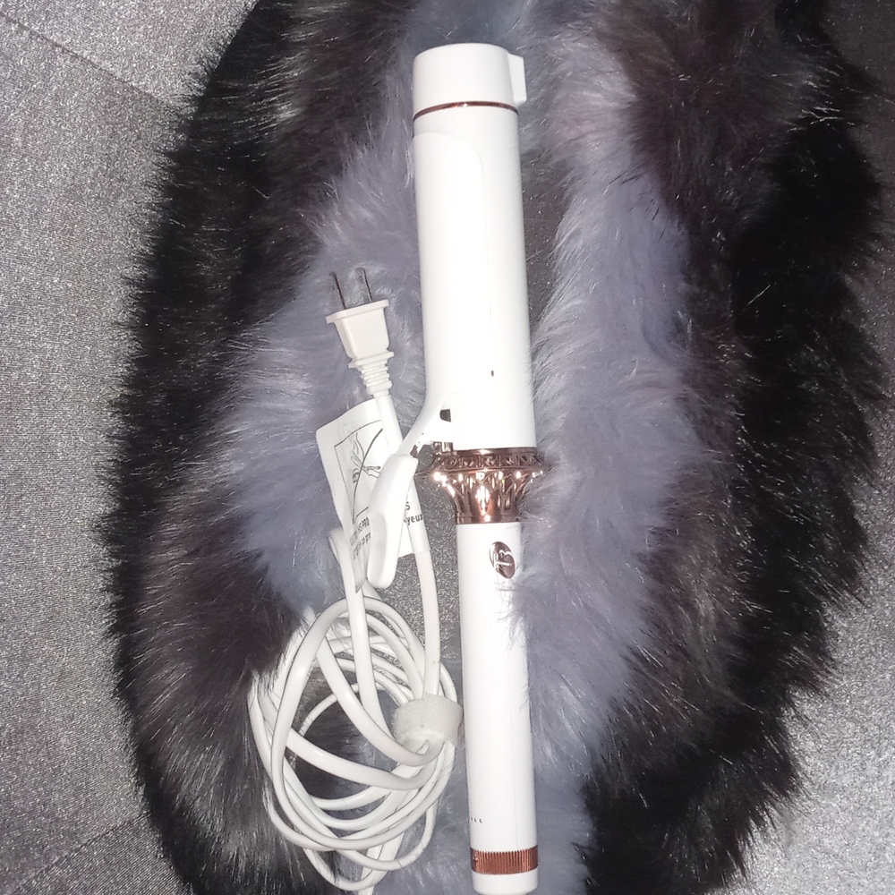 T3 brand body wave curling iron
